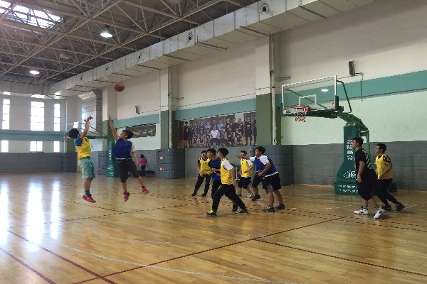 新英才学校第八届中学生篮球赛系列报道