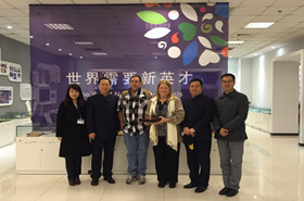 美国友好合作学校校长来我校参观访问