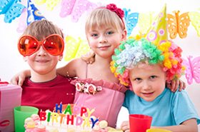 教给孩子生日会上的礼仪