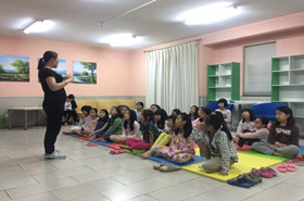 “以书香为伴、与好书交友”