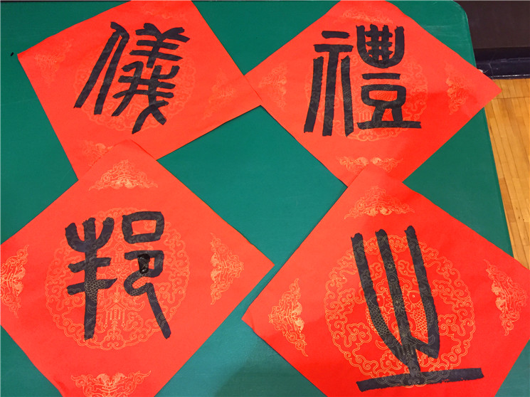 “新春序曲”——新英才交换生的创意春晚