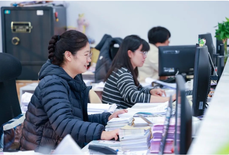 新英才员工日 | 校园里，讲台之外，他们，值得被看见