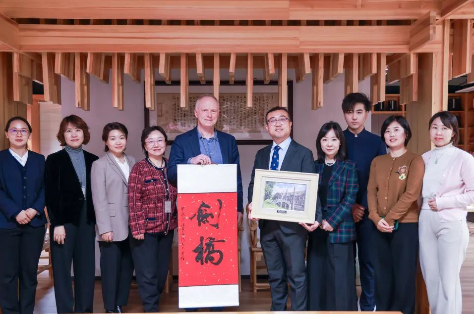 Cambridge University Press&Assessment CEO Peter Phillips一行来访新英才